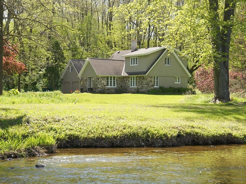 4 Bedroom River Getaway!