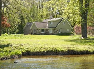 461 Hillcrest Rd, Grafton, WI 53024