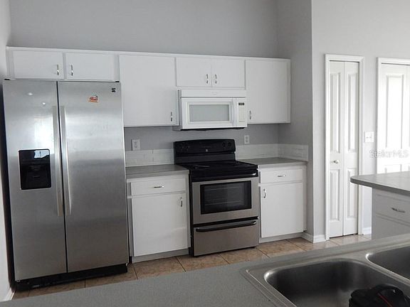 5th image of 25041 Hyde Park Blvd