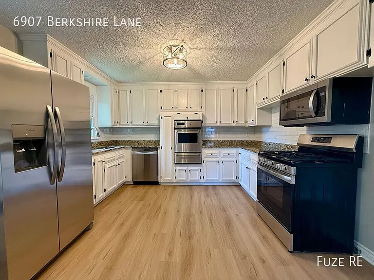 6907 Berkshire Ln — Photo 4