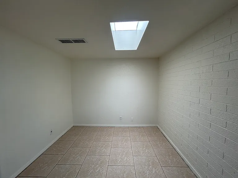6 bed, 3.0 bath, 2269 sqft, $2,495 — Photo 5