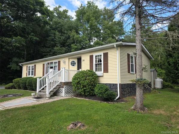 35 Perry Road, Hyde Park, NY 12538