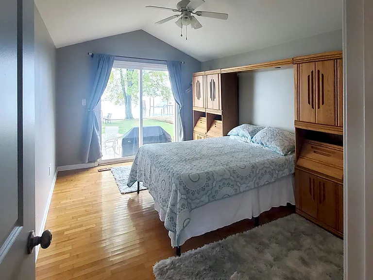 Master Bedroom, Lake view.