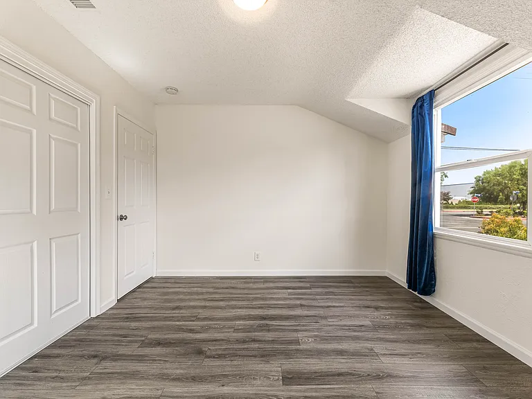 16601 Valerio St — Photo 22