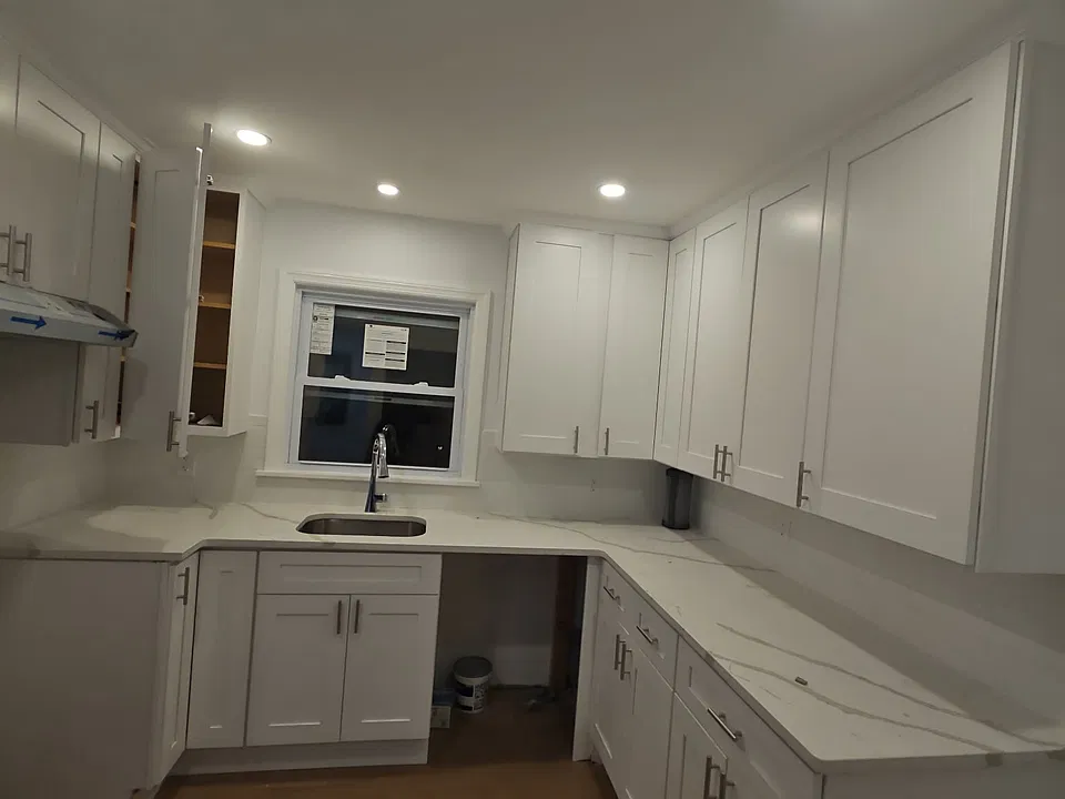 43 Sunset Ave E
