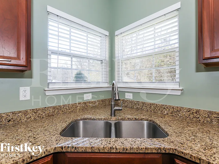 5911 Parkstone Dr — Photo 9