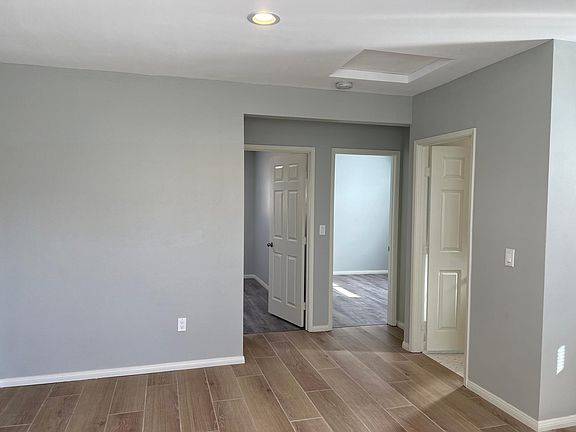 Entry to bathroom and bedrooms