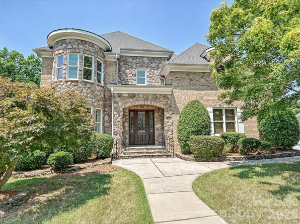 6806 Larrisa Ct, Charlotte, NC 28226