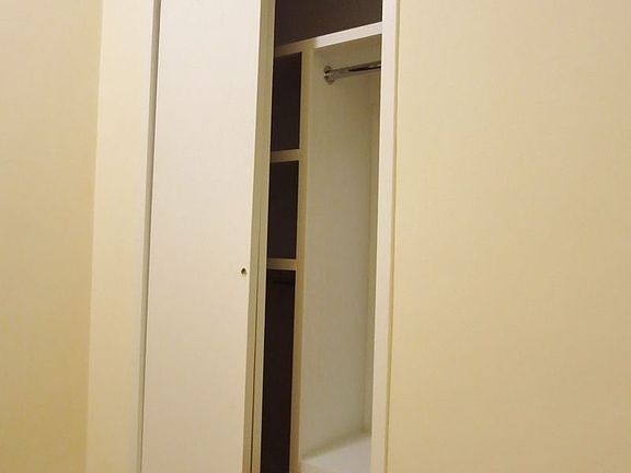 4th image of 207 E 89th St APT C14