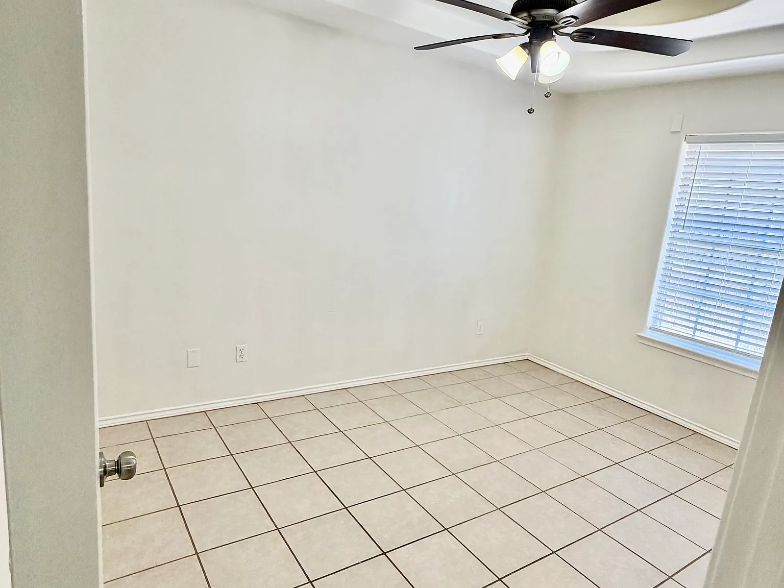 2 bed, 1100 sqft, $800 — Photo 4