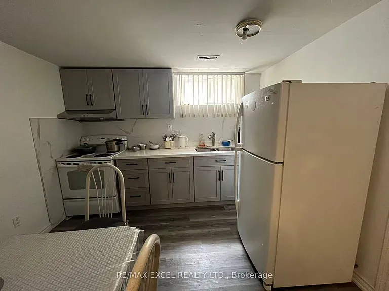 292 Huntsmill Blvd #BASEMENT — Photo 1