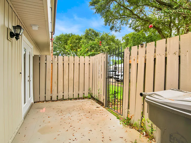 4707 Huron Dr — Photo 24