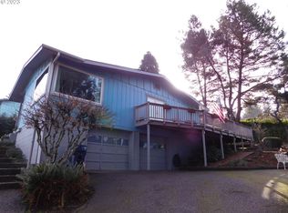 1680 Applewood Dr, Coos Bay, OR 97420