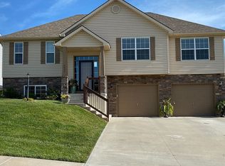 4006 Greywood Ln, Saint Joseph, MO 64505