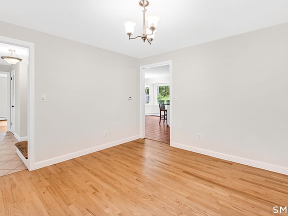 5th image of 228 Echo Drive