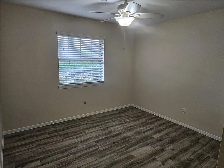 1113 E Amherst Ln — Photo 15