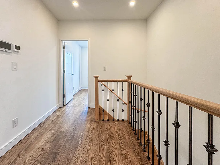689 Leonard St #3R — Photo 15