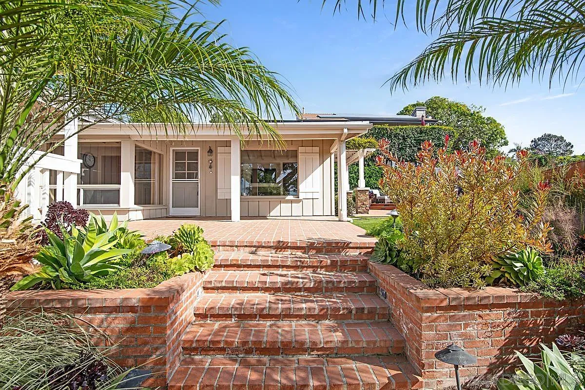 4 bed, 3.0 bath, 2000 sqft, $12,500 — Photo 4