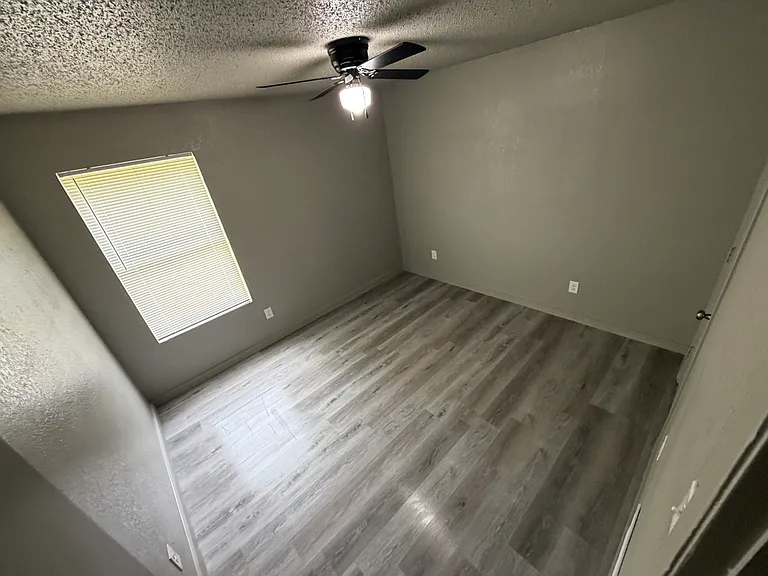 5001 Flamingo Rd — Photo 10