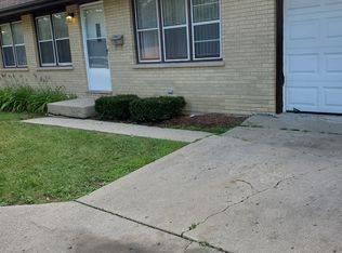 8 10th St #2306, Waukegan, IL 60085