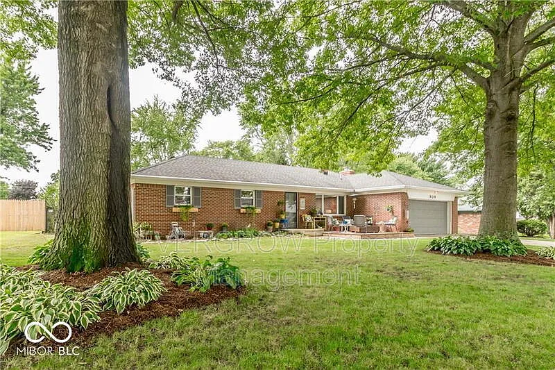 809 Orchard Ln