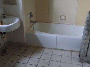 375 1/2 W 17th St, Dubuque, IA 52001