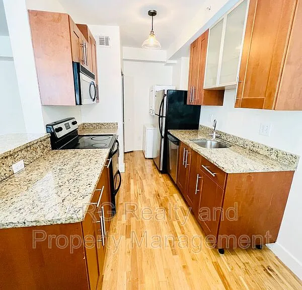 373 Moreland Ave NE #307 — Photo 2