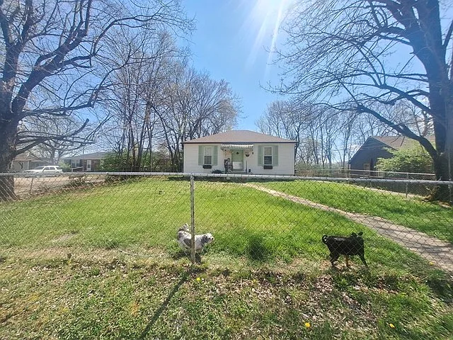 1252 Daniel St photo 1