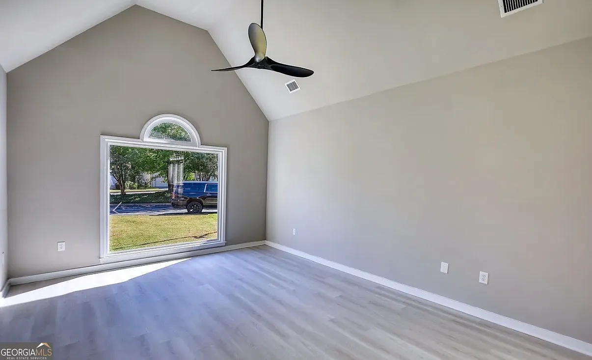 4 bed, 2.5 bath, $2,750 — Photo 2