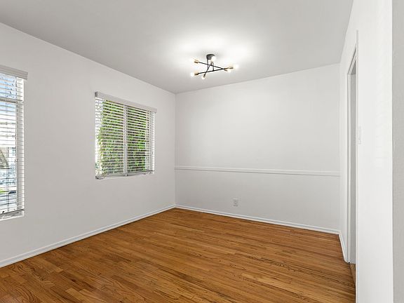 5th image of 325 S Rexford Dr APT 1