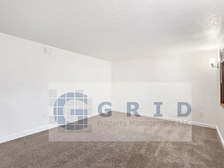 3213 SW Marigold St — Photo 4