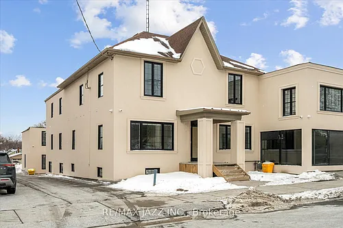 251 Simcoe St S Photo 1