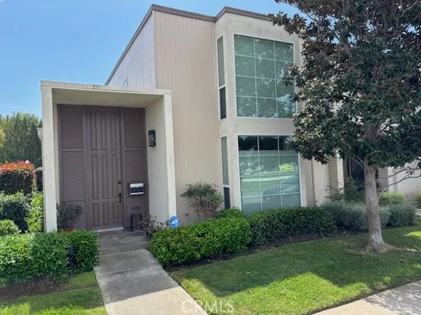 9752 Bluereef Dr, Huntington Beach, CA 92646