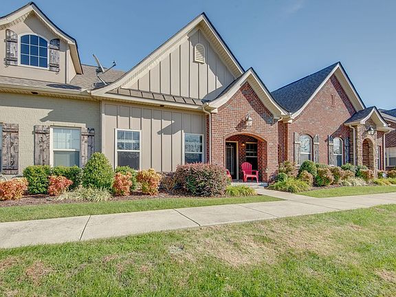 2nd image of 225 Siegert Pl