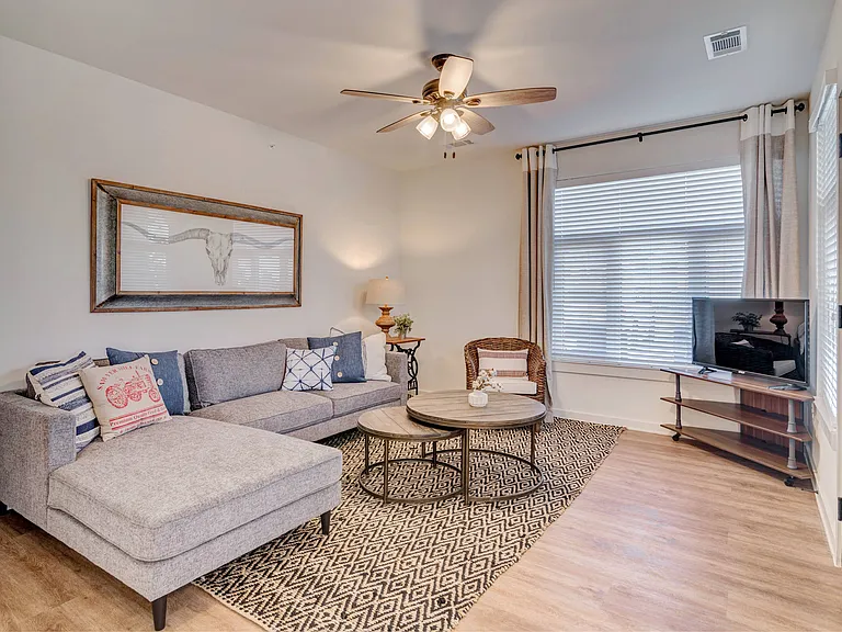 Hermosa Village Apartments — Photo 7