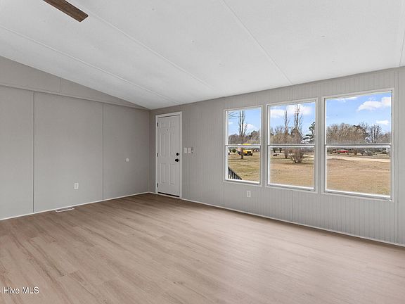 4th image of 126 Peachtree Lane
