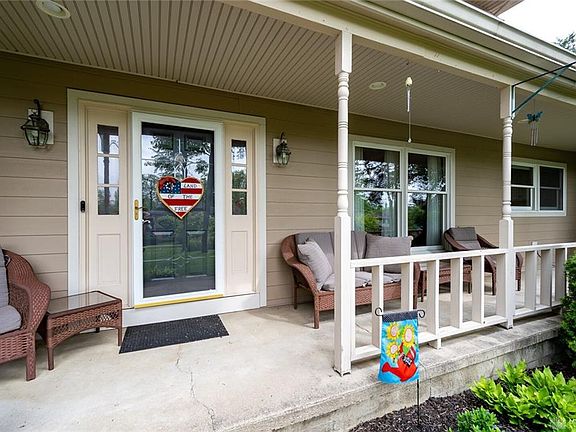 5th image of 1942 Woodson Ct