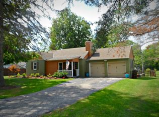 103 Fairview Rd, Chagrin Falls, OH 44022