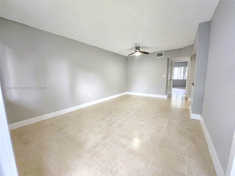 335 SW 20th St #9 — Photo 7