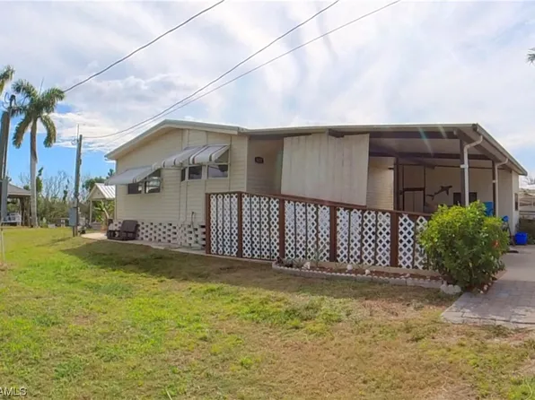 5273 Flamingo Dr, Saint James City, FL 33956