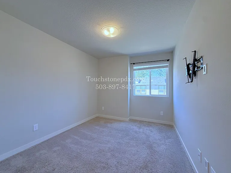 6527 SE Genrosa St — Photo 25