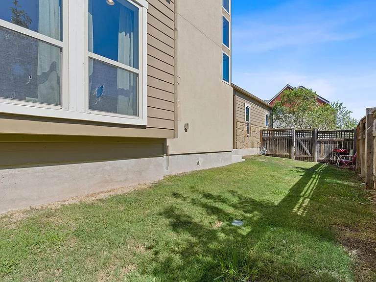 4201 Nitschke St — Photo 36