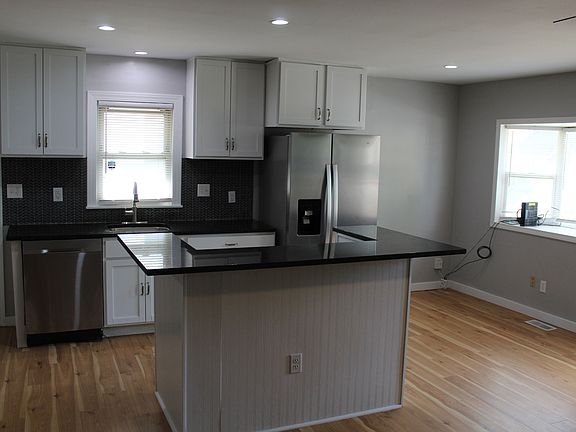 4th image of 1415 Lawton Ave