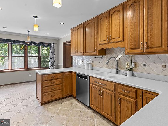 5th image of 9013 Hillary Ct