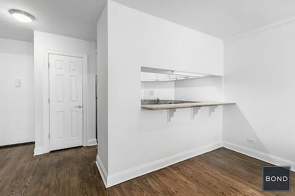 Sold by Bond New York | media 4