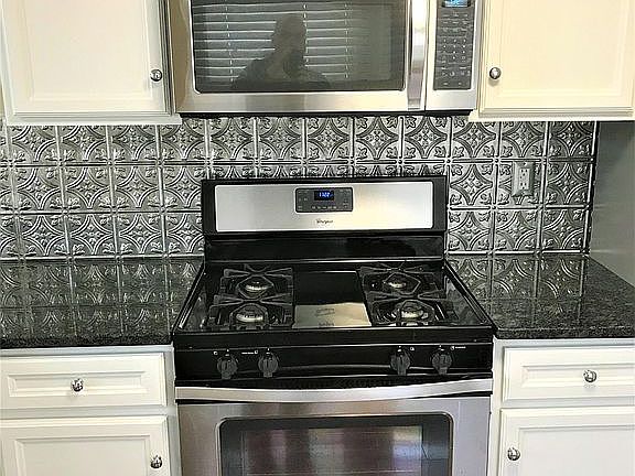 Gas Range and microwave