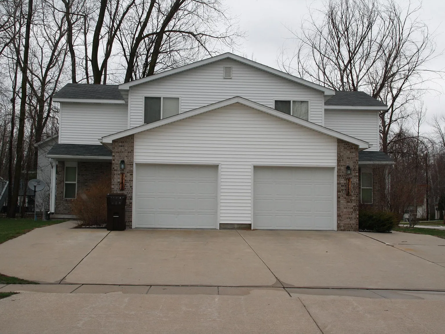 3 bed, 2.5 bath, 1480 sqft, $1,000 — Photo 1