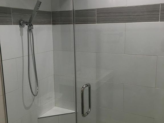 4th image of 970 N High St #302