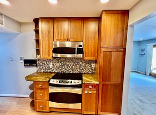 1110 Moorefield Creek Rd SW, Vienna, VA 22180