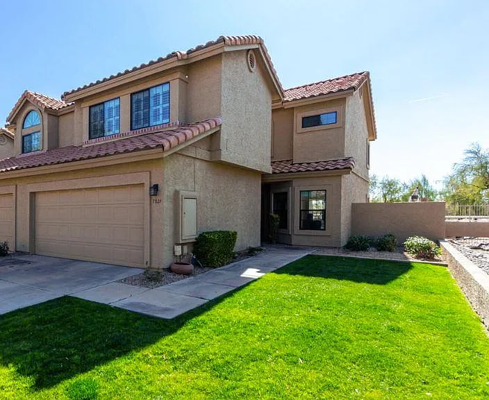 7921 E Joshua Tree Ln — Photo 38